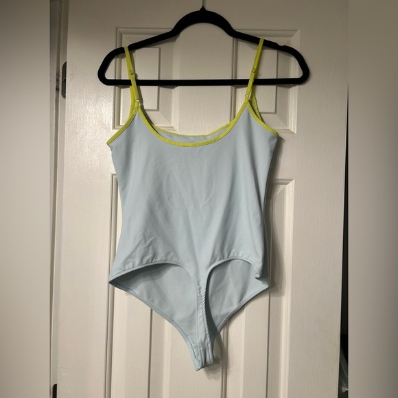 NWOT 🆕 Free People Light Blue Bodysuit with Yellow Trim - Picture 6 of 6